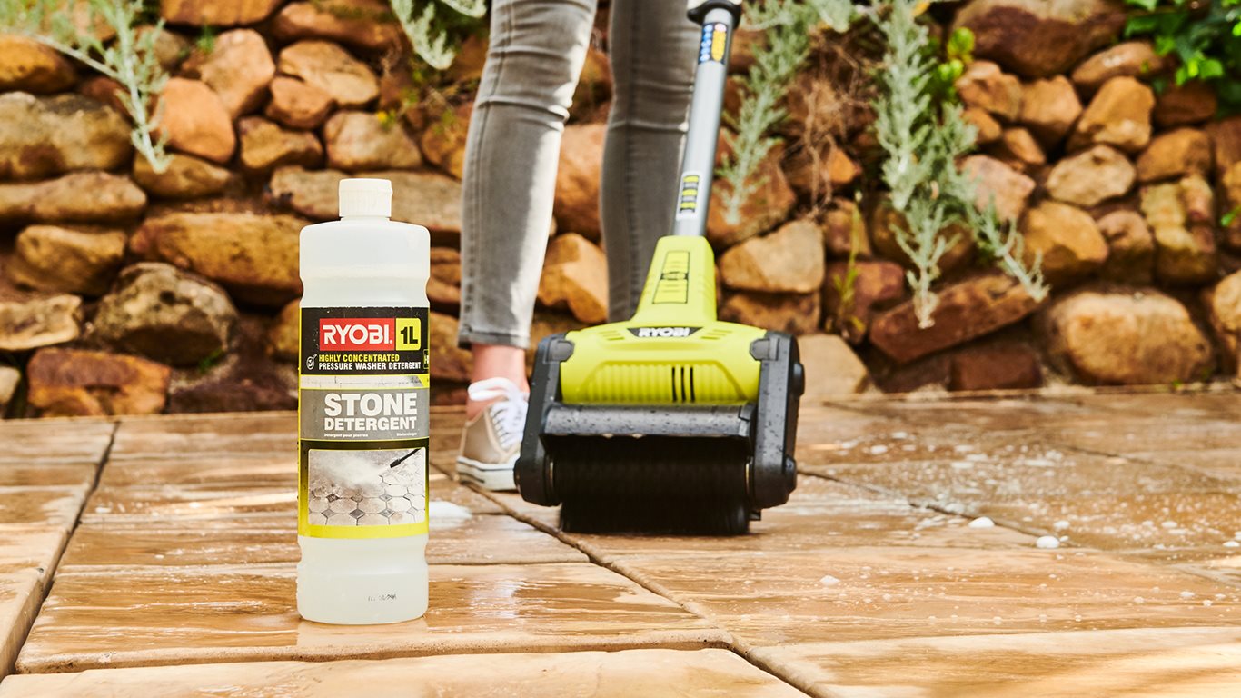 Nettoyage des dalles béton : les conseils des experts Ryobi